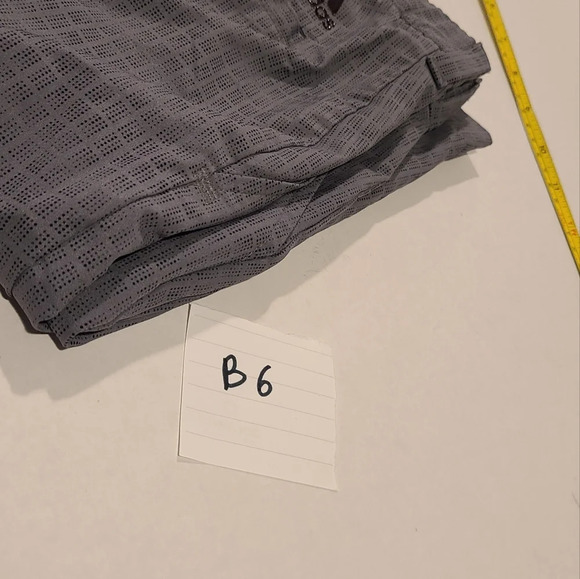 Adidas  Shorts Men's sz.32 gray - Picture 9 of 9